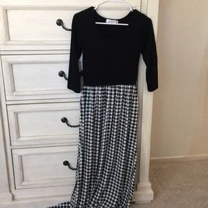 Black and white long sleeve dress
